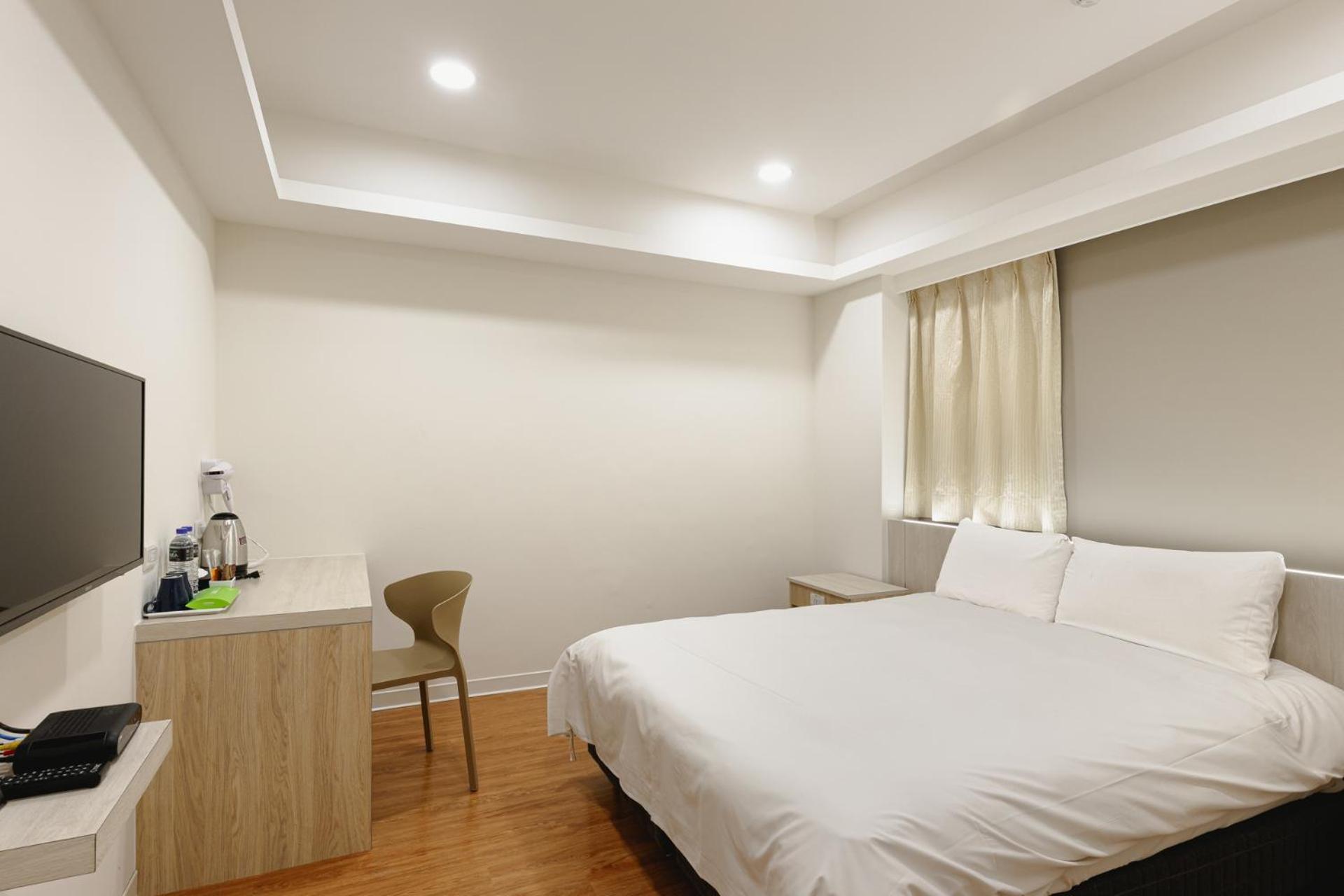 Kiwi Express Hotel - Zhongqing Тайчжун Екстер'єр фото